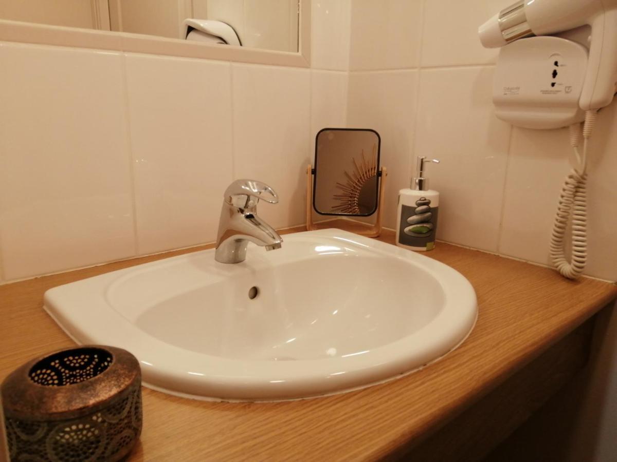 Le Chai De La Rose Spa Et Seances Bien Etre Doué-la-Fontaine Exterior foto